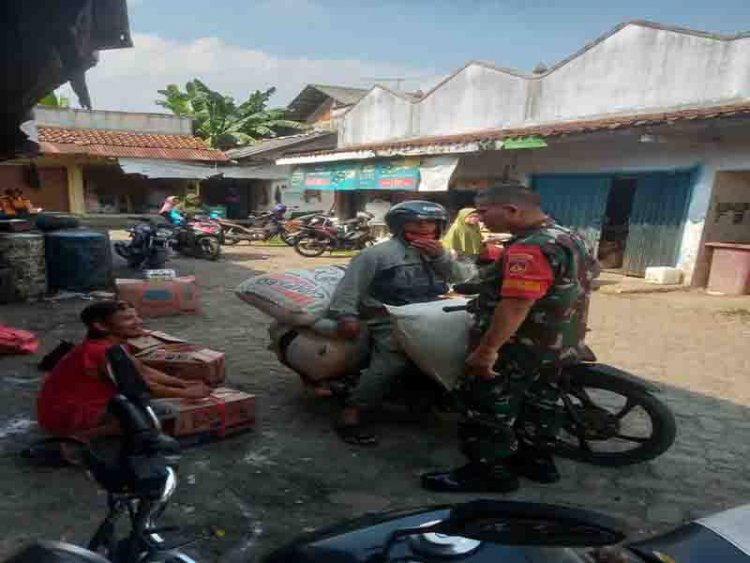 JALIN KOMUNIKASI, BABINSA KORAMIL 14/MADUKARA  KOMSOS DENGAN PEDAGANG DI PASAR TRADISIONAL