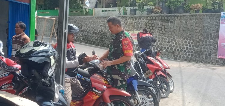 Komsos Dengan Tukang Ojek, Babinsa Koramil 14/Madukara Sampaikan tentang lakalalin.