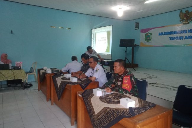 Hadiri Musrenbangkel, Babinsa Koramil 14/Madukara Dukung Program Pemerintah