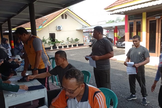 Babinsa Koramil 14/Madukara hadiri kegiatan Posbindu Penyakit tidak menular untuk deteksi dini