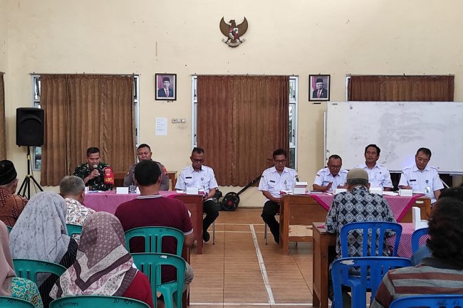 Hadiri Musrenbangkel, Babinsa Koramil 14/Madukara Dukung Program Pemerintah