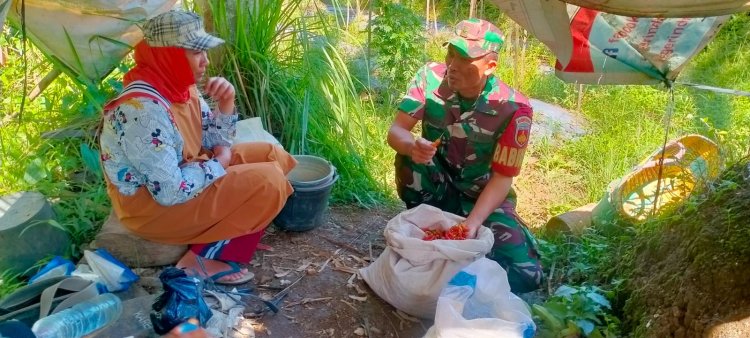 Mewujudkan Keakraban, Babinsa Koramil 14/Madukara Komsos Warga Binaan