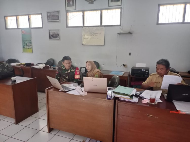 Pentingnya Data Teritorial Bagi Apkowil, Babinsa Koramil 14/Madukara Rutin Lakukan Puldata Teritorial