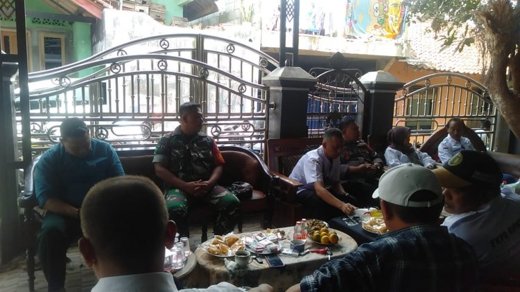 Babinsa Koramil 14/Madukara Hadiri Pertemuan Rutin IKKDES (Ikatan Keluarga Kepala Desa) Se-Kecamatan Madukara