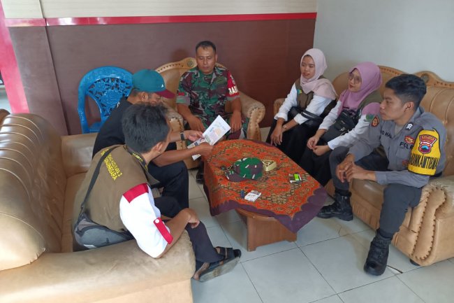 Babinsa Koramil 14 Madukara Dampingi Sosialisasi Pentingnya Imunisasi Polio Bagi Anak