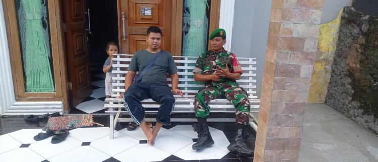 Agar Kemampuan penguasaan wilayah tetap dimiliki, Babinsa lakukan komsos di wilayah Binaan.