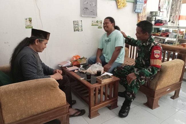 Guna Menjaga Situasi Yang kondusif  Jelang Pilkades Di Wilayah Binaan, Babinsa Aktif Laksanakan Komsos Bersama Masyarakat