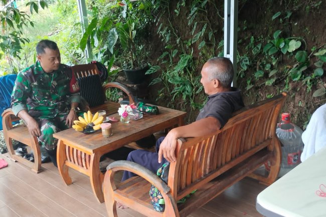 Keakraban Babinsa  Koramil 14/Madukara Dan Warganya,Tumbuhkan Kekompakan Serta Kemanunggalan.