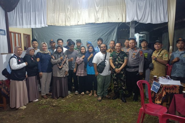 Danramil bersama Forkopimcam Melaksanakan Monitoring Persiapan Pemilu di TPS Desa