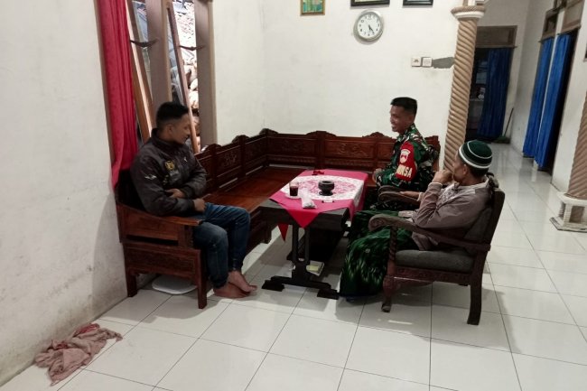 Pastikan Kondusif Pasca Pemilu, Babinsa Koramil 14/Madukara  Terapkan Komsos di wilayah Binaan.