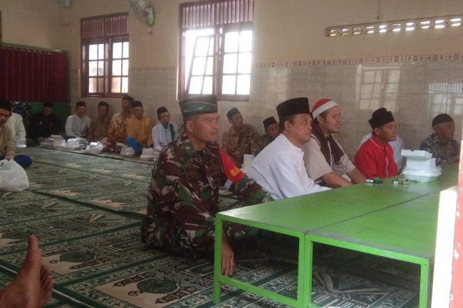Bati Tuud Koramil Madukara Hadiri Pengajian Akhirussanah Dan Khotmil Qur’an Ponpes Desa Binaan