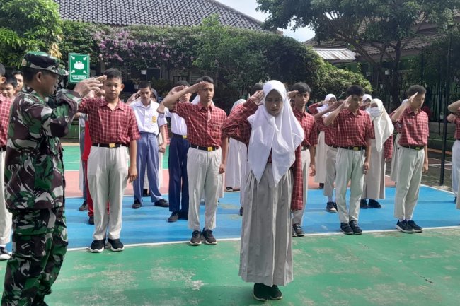 Peran Babinsa Beri Motivasi, Materi Dan Semangat Kepada Pelajar SLB