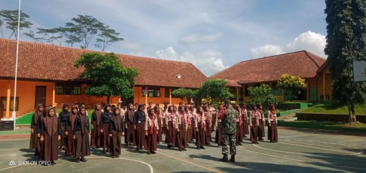 Babinsa Koramil 14/Madukara Kodim 0704/Banjarnegara Berikan Pendidikan Karakter dan Wawasan Kebangsaan.