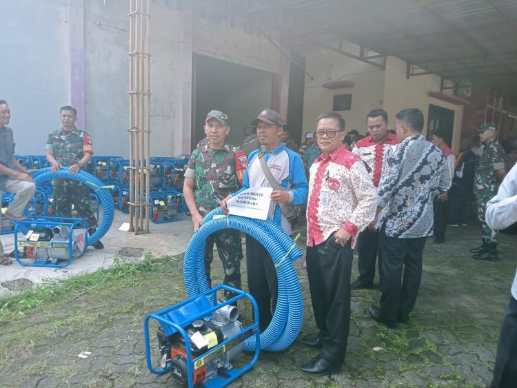 BABINSA IKUT SERTA DAMPINGI WARGA BINAAN DALAM RANGKA MENERIMA BANTUAN MESIN POMPA AIR