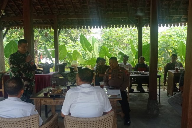 Batuud Koramil 14/Madukara Hadir Mewakili Danramil dalam Kegiatan IKK Desa Se Kecamatan Madukara. 