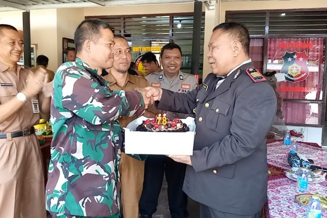 Seluruh Forkopimca Madukara Guyup Rukun dan Kumpul Bareng Sambangi Polsek Madukara