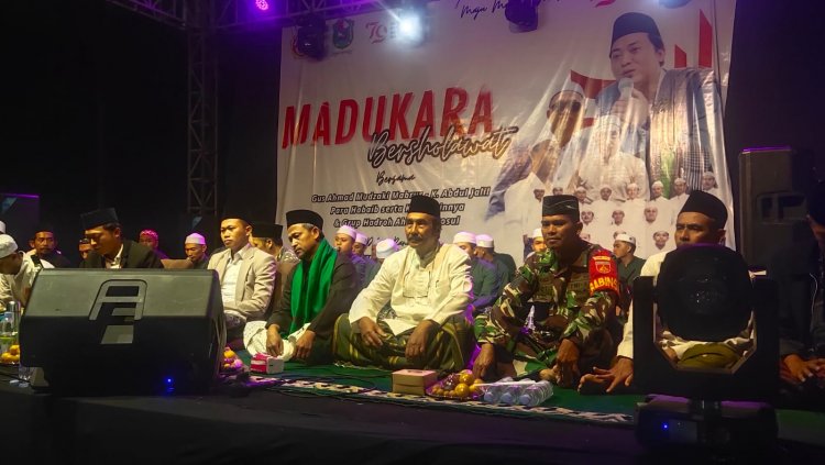 Indahnya Kebersamaan Dalam Bersholawat, Batituud  Hadir Di Tengah Masyarakat Pada Acara Madukara Bersholawat.