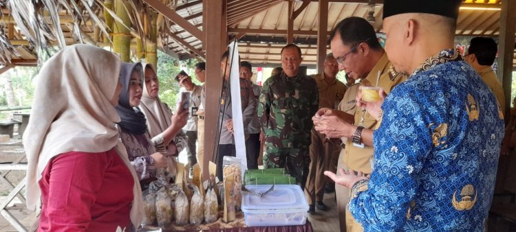 Kapten Inf Bambang Aprianto  Danramil 14/madukara Dampingi Kunjungan Kerja PJ. Bupati Banjarnegara di Kecamatan Madukara