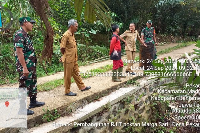 Atasi Kesulitan Para Petani, Babinsa Koramil 14/Madukara Dampingi PPL Dalam RJIT