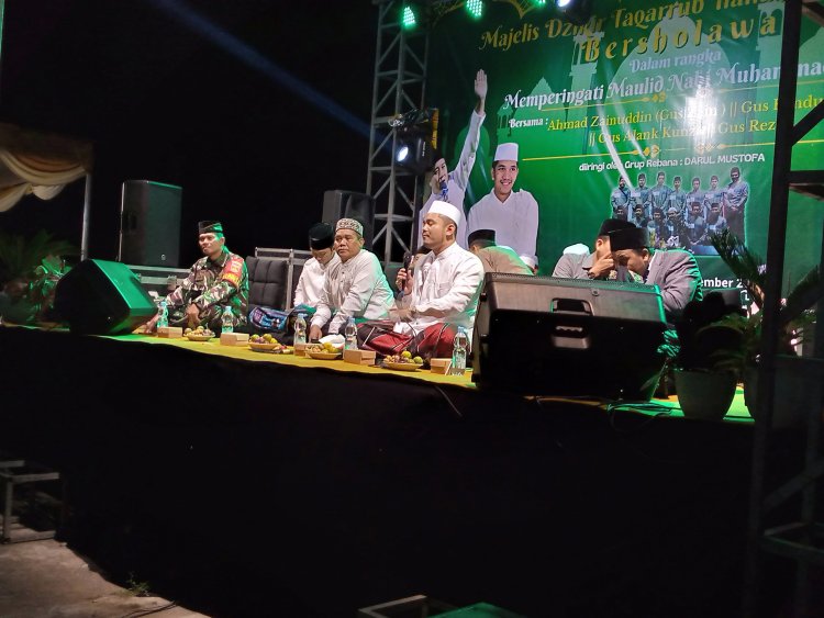 Perkuat Ukhuwah Islamiyah Babinsa Koramil 14/Madukara Hadiri Bantarwaru Bersholawat 