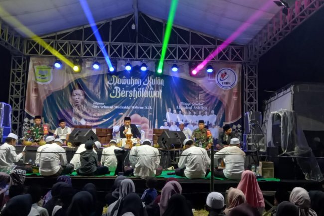 Indahnya Kebersamaan Dalam Bersholawat, Batituud Hadir Di Tengah Masyarakat Pada Acara Dawuhan Bersholawat