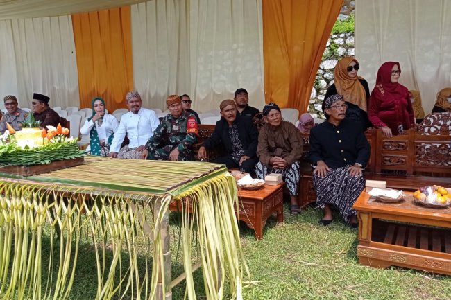 Babinsa Koramil 14/Madukara Hadiri Peringatan Hari Jadi Desa Binaannya