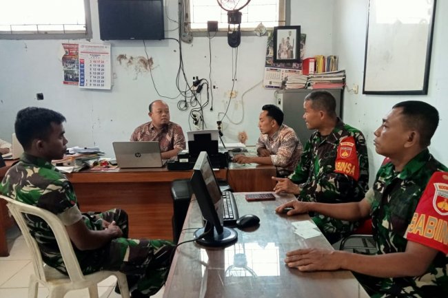 Aktif Komsos Bersama Perangkat Desa Menjadikan Hubungan Kerja Antara Babinsa Dan Aparat Desa Semakin Solid