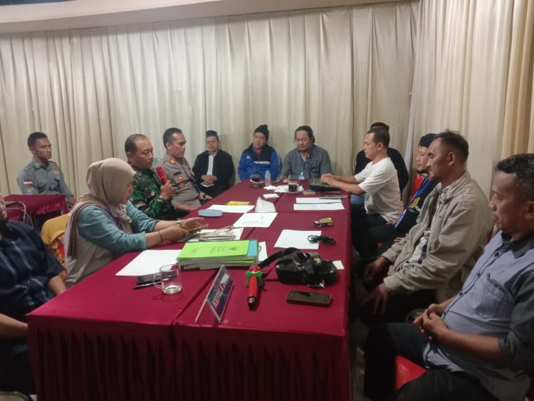 Danramil 14/Madukara  Pantau Pembuatan Soal Ujian Perangkat