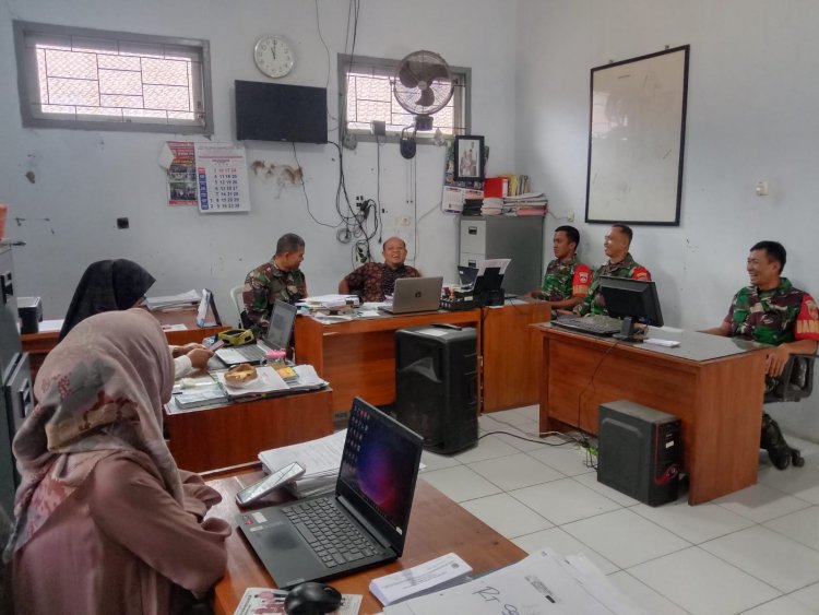 Guna Ciptakan Sinergitas dan Hubungan Kerja Yang Baik, Babinsa Sambangi Kantor Desa Penawangan