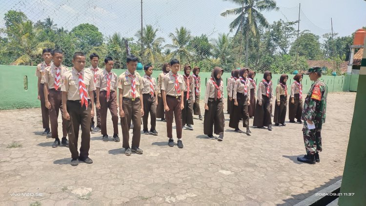 Babinsa Berikan Materi Pendidikan Karakter dan Wasbang ke pada siswa Mts Cokroaminoto Madukara