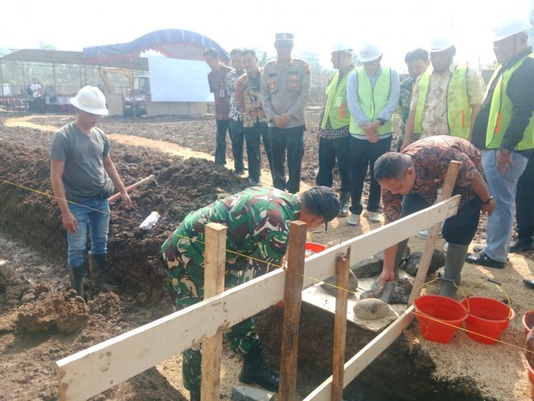 Danramil 14/Madukara Hadiri Peletakan Batu Pertama Pembangunan Laboratorium Kesehatan Daerah Kab.Banjarnegara