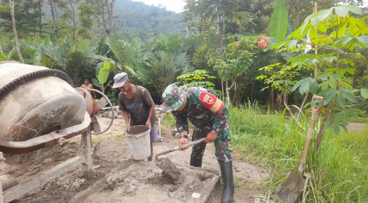 Babinsa Koramil 14 Madukara Awasi Pembangunan KDKMP di Desa Gununggiana