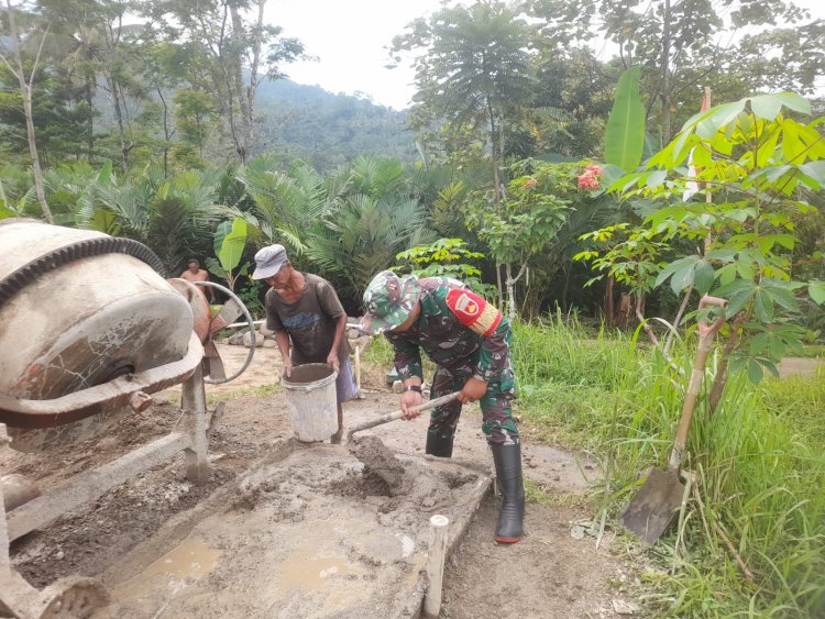 Babinsa Koramil 14 Madukara Awasi Pembangunan KDKMP di Desa Gununggiana