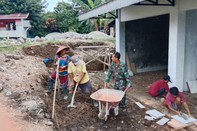Babinsa Madukara Dampingi Tahap Finishing KDKMP di Kelurahan Rejasa