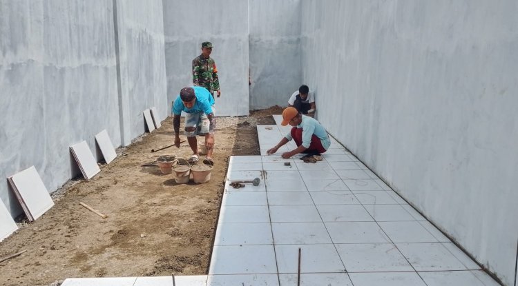Babinsa Madukara Dampingi Pembangunan KDKMP di Desa Pakelen