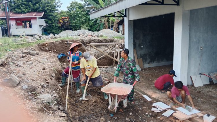 Babinsa Madukara Dampingi Tahap Finishing KDKMP di Kelurahan Rejasa