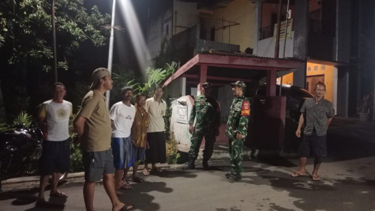 Patroli Rutin Piket Koramil 14/Madukara Sambangi Warga Yg Sedang Ronda Jaga Kondusifitas Wilayah